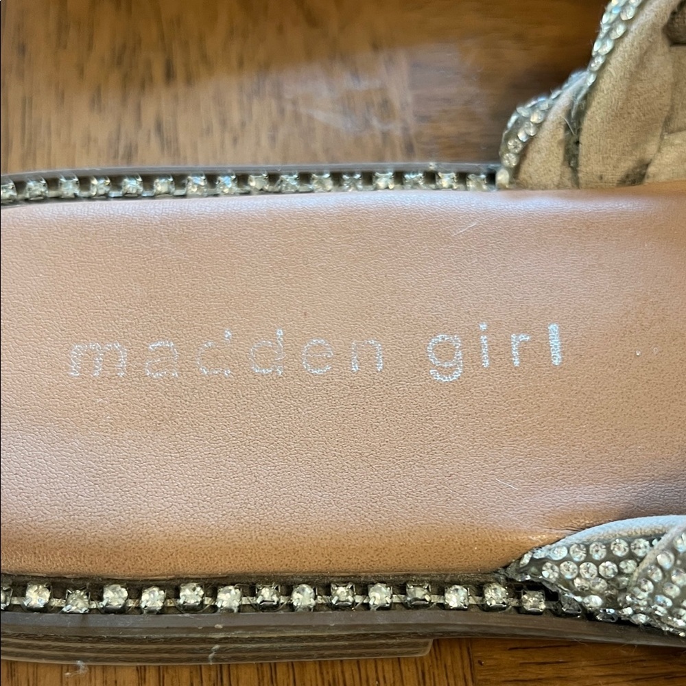 Madden Girl Sparkling Braided Sandals Women’s Size 9 - Picture 2 of 5